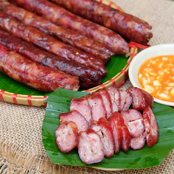 Lạp sườn Tây Bắc được làm từ loại thịt nửa nạc nửa mỡ